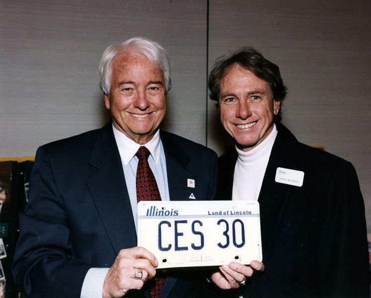1997: Jack Wayman, Gründer der CES, und sein Sohn feierten 30. Jubiläum. (CTA)