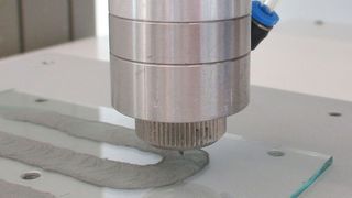 Das Versprühen abrasiver Lotpaste gelingt mit dem neuen eco-Spray der Viscotec-Hausmarke preeflow mit einer präzisen, randscharfen Verteilung bei geringstem Overspray. (Bild: Viscotec)