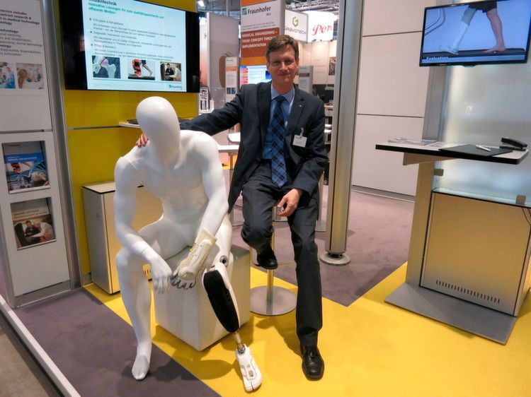 Ist schon von Beginn an Mitglied im Messebeirat der Medec Europe und will mit seinem Engagement dazu beitragen, dass Gesundheit bezahlbar ist, Dr. med. Urs Schneider, Leiter der Abteilung Biomechatronische Systeme am Fraunhofer IPA. (Reinhardt)