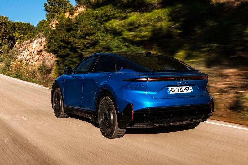 Die A390 ist ein kurioses Crossovermodell: Sie baut etwas höher als ein Coupé, ist aber zu flach für ein SUV. (Bild: Thomas Cortesi)