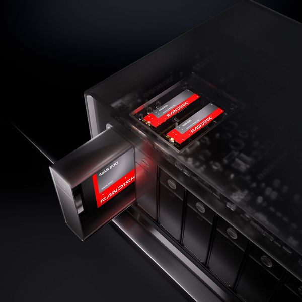 Die NAS-600-SSD mit SATA-Interface sieht Sandisk als leistungsfähigeren Ersatz für SATA-HDDs, sofern der Einbau von 2,5-Zoll-Laufwerken möglich ist. Einige NAS-Modelle erlauben zudem den Einbau zusätzlicher M.2-NVMe-SSDs wie der NAS 800.    (Bild: Sandisk)