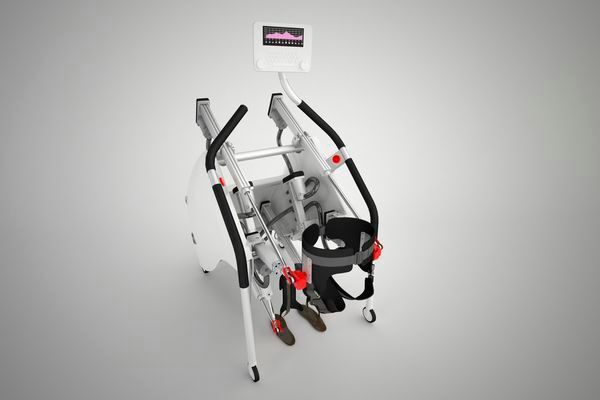 Bild 25: Diese Rehabilitationsmaschine erhöht die Mobilität von körperlich beeinträchtigten Menschen. Das Gerät unterstützt Patienten - beispielsweise nach einem Schlaganfall - beim Aufstehen, Hinsetzen und Gehen. Für die sichere Energieversorgung der insgesamt acht Servomotoren sorgen e-ketten der triflex-Serie von igus. Sie führen die Kabel bei allen Bewegungen sicher und ohne zu knicken. (Bild: Morow Ltd.)