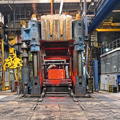 Mit der 80-Meganewton-Presse in Wetzlar möchte die GMH Gruppe die Produktionskapazitäten für Anwendungen in Energie, Schifffahrt und digitaler Infrastruktur stärken. (Bild: GMH Gruppe)
