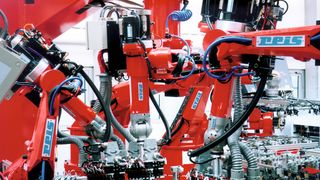 1 Im Einsatz: PMAFLEX in dynamischen Roboteranwendungen – Verbindung zu Steuereinheiten, Kabelschutz auf beweglichen Roboterachsen.  Bild: Reis Robotics (Archiv: Vogel Business Media)