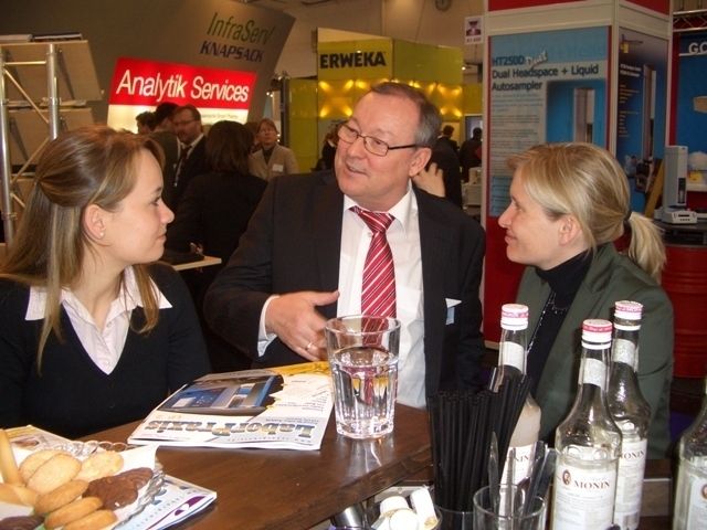 von links: Astrid Kaiser, IKA, Ludwig Springauf, LaborPraxis, und Katja Hagen, IKA  (Bild: LaborPraxis)