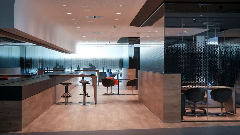 Das Pkw-Center wurde nach der Mercedes-Benz-Markenarchitektur MAR20X umgebaut. (Bild: Kestenholz)