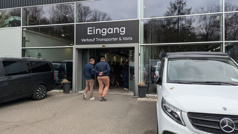 Den Händler trieb die Frage um, wie es gelingen könnte, schneller alternative Finanzierungen zu berechnen und gleichzeitig die Mitarbeiter zu entlasten.  (Bild: Simon – VCG)