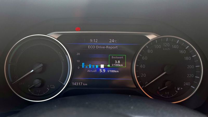 8. Und wie teuer wird die Urlaubsreise? Mit seiner parallelen Bauweise bietet der Hybridantrieb gute Voraussetzungen dafür, auch bei höheren Geschwindigkeiten sparsam zu bleiben. Und tatsächlich stieg bei schnellerer Autobahnfahrt (na ja …) der Spritkonsum kaum über sechs Liter. Unter fünf Litern sind auf Landstraßen jederzeit möglich. Der vom Bordcomputer gespeicherte Minimalwert lag bei 3,8 Litern auf 100 Kilometern.  (Bild: Simon – VCG)