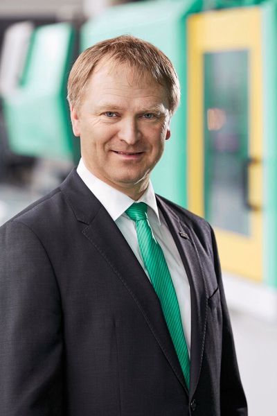 Dr. Thomas Walther, Leiter Anwendungstechnik bei Arburg: „Sensoren machen das Geschehen in den einzelnen Werkzeugkavitäten quasi sichtbar. Die Prozesse werden damit transparent.“ (Arburg)