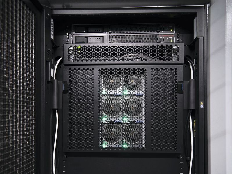 KI-Supercomputer von Phoeniqs in Uptown Basel in Arlesheim. (Bild: Phoeniqs)