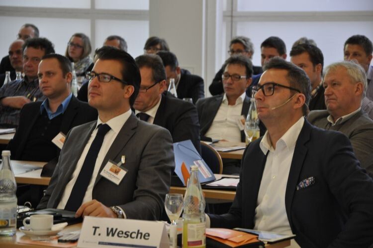 Überdenken Dominik Wagemann und Torsten Wesche hier, ob sie noch zur angestrebten Zielgruppe der Daimler AG für die A-Klasse gelten? (Foto: Richter)