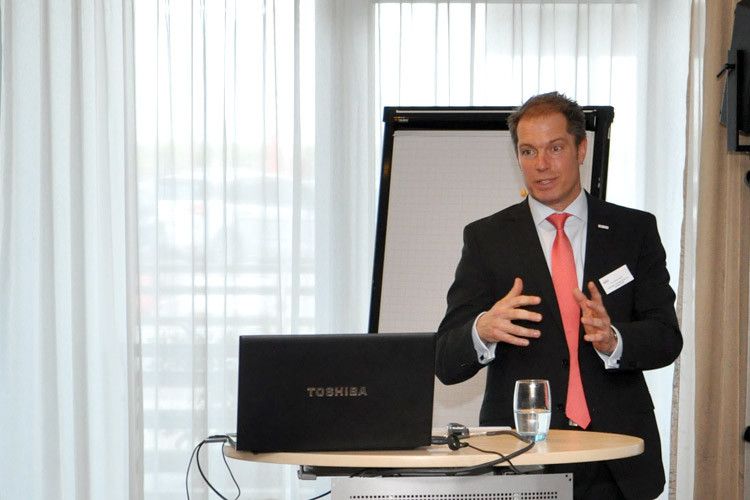 Joachim Szabo von Kia Motors Finance erläuterte die aktuellen Finanzprodukte. (Foto: Wehner)