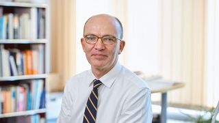 Christoph Abeln ist Fachanwalt für Arbeitsrecht. Kurzarbeit ist aktuell eines der Top-Themen in der Branche. (Foto: Steffen Jänicke)