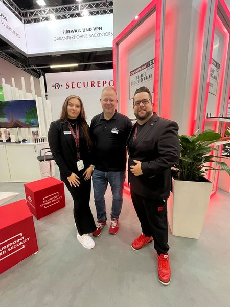 Das Securepoint-Team ist startbereit: Rosanja Rose, Eric Kaiser und Geschäftsführer René Hofmann. (Bild: Vogel IT-Medien)