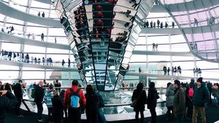 Die Glaskuppel über dem Bundestag/Alter Reichstag soll Offenheit in der Politik demonstrieren. Die IT-Politik hat da noch Nachholbedarf. (gemeinfrei, RichardFrey, Pixabay)