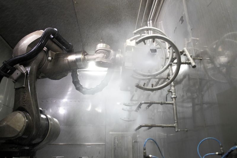 Es ist es möglich, die Dauer des gesamten Waschvorgangs auf 45 Sekunden zu beschränken und Bauteile verschiedener Größe zu bearbeiten.  (Kuka)