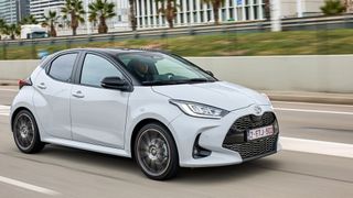 Toyota ist die Abräumermarke des Monats November: Neben dem Aygo bei den Minis ist der größere Bruder Yaris auch bei den Kleinwagen das meistverkaufte Modell. (Bild: Toyota)
