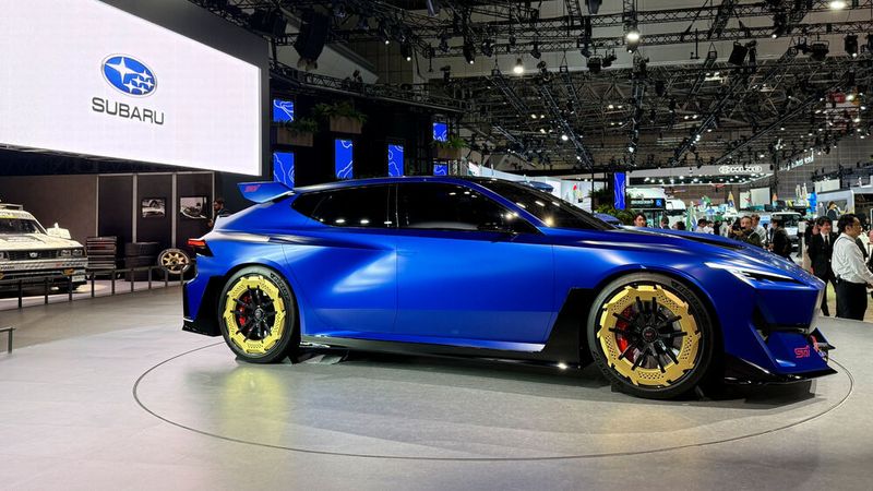 Im Geiste des Impreza WRX STi zeigt Subaru gleich zwei blau lackierte und gülden bereifte Studien. (Bild: SP-X/Benjamin Bessinger)