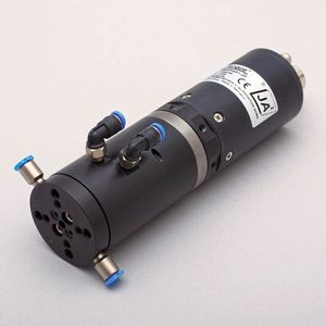 Neu im Sortiment: Hoch dynamische Endlosdrehachsen vom Typ Fortorque FT01 mit 2- und/oder 1-Kanal-Drehdurchführungen zum Anschluss von Pneumatikgreifern und Vakuumsauggreifern.(Bild:  JA2 GmbH)