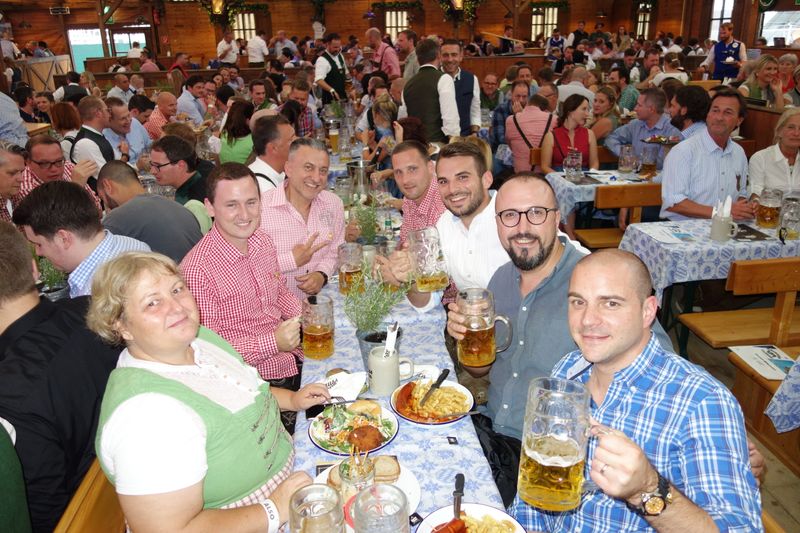 (v. l.) Anke Abdennaim und Jens Flaake (ALSO), Dragan Davidovic (MSI), Björn Polzin und Tobias Rohrmoser (ALSO), Carmelo Frisina und Florian Drescher (Assmann) (Bild: IT-BUSINESS)