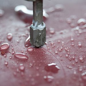 „Die hohe Präzision dieser Technik erinnert schon fast an chirurgische Eingriffe. Sie reduziert den Abrieb und den Bedarf an Nachbearbeitungen auf ein absolutes Minimum,“ beschreibt Guido Klekamp, Vertriebsexperte von Bartsch, den dort genutzten Prozess des Wassertstrahlschneids.