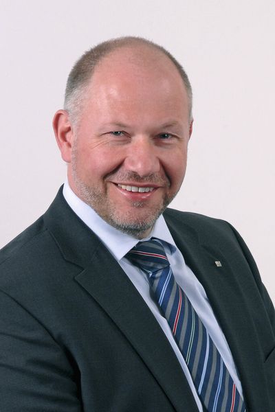 „Ich kann Ihnen einfach aus eigener Erfahrung sagen, man kann mit Deutschen vernünftig zusammenarbeiten. Ich bin seit 20 Jahren mit einer Deutschen verheiratet und das funktioniert immer noch“, sagt Swissmechanic-Direktor Oliver Müller. (Bild: Swissmechanic)