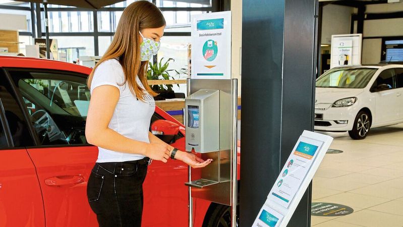 Autokäufer halten die Hygienemaßnahmen in Autohäusern überwiegend für gut oder sehr gut.