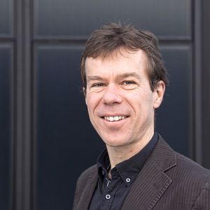 Bild 2: „Für den Klimaschutz braucht es beides, mehr Photovoltaikanlagen zur CO2- Vermeidung und mehr Bäume zur CO2-Speicherung,“ betont Franz Pöter, SolarClusterBW. (Bild:  Solar Cluster Baden-Württemberg e.V.)