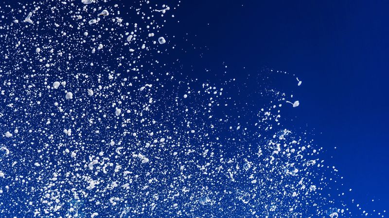 Die IP-Schutzart macht unter anderem deutlich, wie stark ein Produkt vor Berührung mit Spritzwasser geschützt ist.(Bild:  Nick_the_Photographer /  Pixabay)