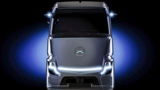 Der batterieelektrisch angetriebene Daimler-Truck „eActros Longhaul“ für den Fernverkehr rollt in den Praxiseinsatz. Erproben dürfen ihn Amazon und Rhenus. Hier mehr dazu. (Bild: Daimler Truck)