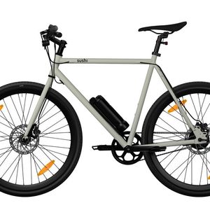 Mit LED-Lichtanlage, hydraulischen Scheibenbremsen und einem kleinen Bordcomputer-Display bietet das Maki 3.0 einige erfreulich gute Komponenten.(Bild:  Sushi Bikes)