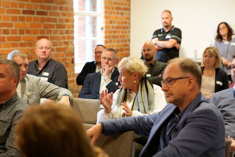 Fragen konnten auch während der Vorträge geklärt werden. (Bild: ComTeam)