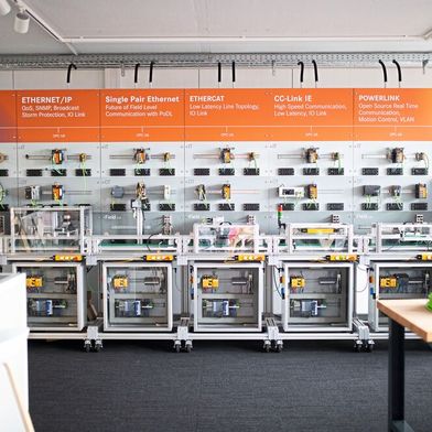 Im neuen LAPP Exploration Center haben Kunden die Möglichkeit, sich von LAPP Experten praxisnah schulen zu lassen. (Bild: Lapp)