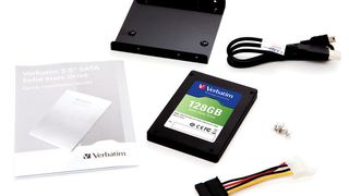 Im SATA-II SSD Upgrade Kit sind ein 3.5-Zoll-Montage-Bügel, Schrauben, ein USB-Adapter und ein Netzkabel enthalten. (Archiv: Vogel Business Media)