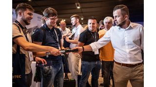 Die Live-Zone hat im polnischen Kattowice hohen Andrang gefunden. Auch in Dresden können sich die Teilnehmer am 5. November 2025 von diesem Format selbst überzeugen. (Bild: (C)Przemek Pasnik www.przemekpasnik.pl)