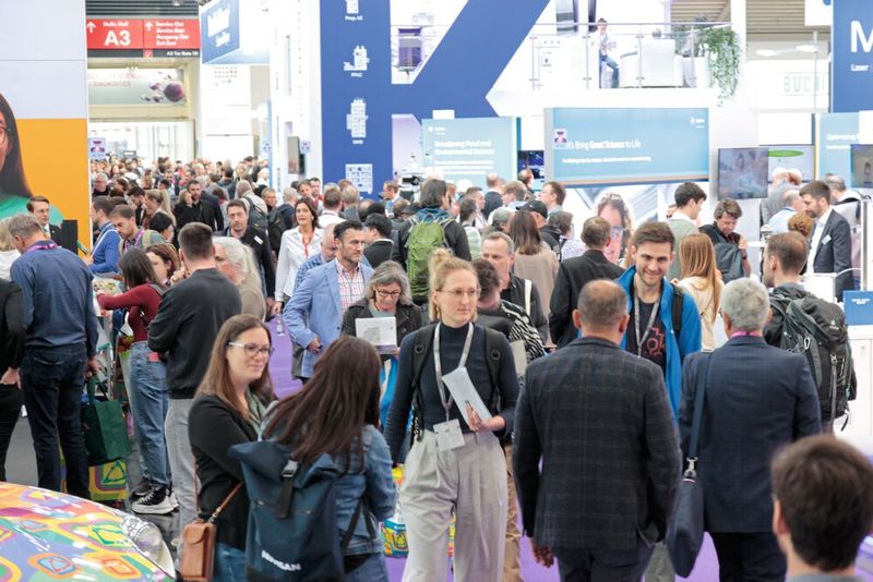 Am Ende der vier Messetage zieht die LABORPRAXIS-Redaktion ein positives Fazit. Viele Gespräche, Standbesuche und Neuheiten müssen nun erst einmal verarbeitet werden. Die nächste Analytica ist übrigens schon geplant: Am 24. bis 27. März 2026 trifft sich die Laborwelt wieder inn München – natürlich wird auch die LABORPRAXIS wieder vor Ort sein. (Bild: VCG – C. Lüttmann)