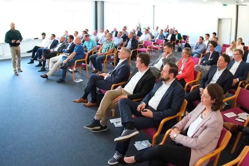Diskussionsfreudiges Publikum auf dem zweiten Digitaltag in Schleswig-Holstein.  (Zietz/»kfz-betrieb«)