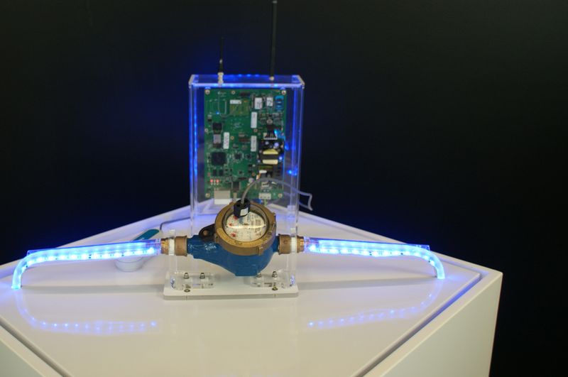 Unter anderem entsteht das Geschäft aus der Machine-to-Machine-Kommunikation (M2M). Hier wird eine Anwendung gezeigt, die sich derzeit im Versuchsstadium befindet. Es geht um die Messung und automatische Steuerung des Wasserverbrauchs mit Hilfe von Sensoren.  (Ulrike Ostler)