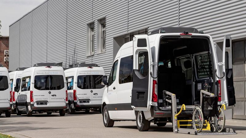 „Unter dem Motto „Mobilität für alle“ vermietet Mercedes Rental behindertengerecht ausgebaute Sprinter. (Bild: Mercedes-Benz)