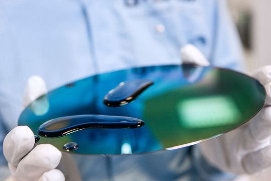 Neue Ammoniumhydroxid-Anlage in elektronischer Qualität in Ludwigshafen zur Unterstützung der Waferreinigung, des Ätzens und anderer Präzisionsprozesse in der Halbleiterfertigung(Bild:  BASF)