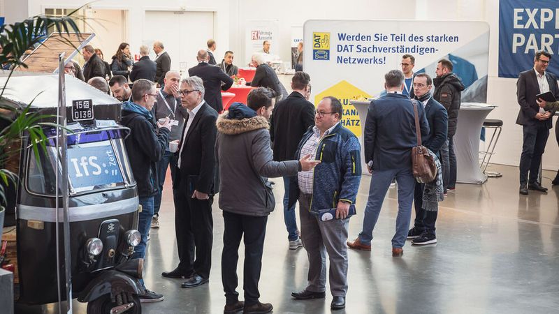 Die DAT unterstützt das Kfz-sachverständigen Forum in Würzburg... (Bild: Stefan Bausewein)