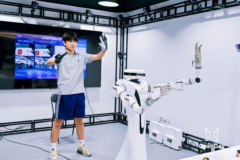 Mit der Veröffentlichung von RealSource will RealMan Robotics Datensilos aufbrechen und die Forschung im Bereich der KI-gestützten Robotersteuerung vorantreiben.  (Bild: RealMan)