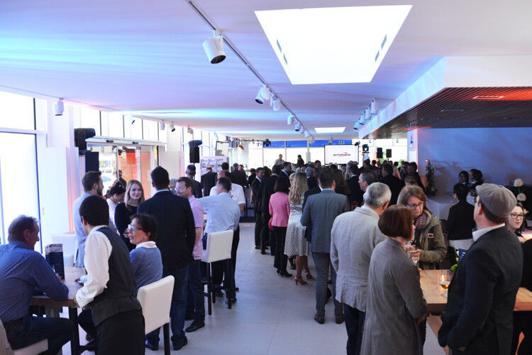 Über 300 geladene Gäste kamen zur Eröffnungsfeier. (Foto: Auto Eder)