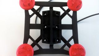 Der am Stand vorgestellte Greifer ist mit seinen ca. 60 g ein extremes Leichtgewicht und auf einem EOS-System und ohne Nachbearbeitung gebaut worden. (Bild: EOS)