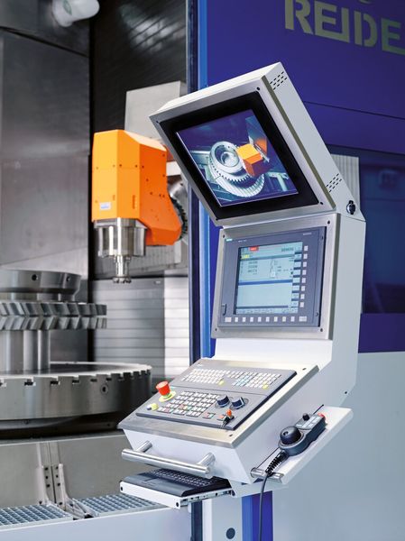 Grosse Sichtscheibe und ein modernes Ergonomie-Konzept lassen einen optimalen Blick auf das zu bearbeitende Werkstück zu. (Bild: Reiden)