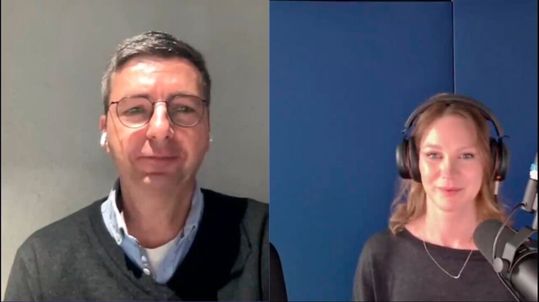 Hier trafen sich Stefan Frenzel und Paula Breukel im virtuellen Studio.(Bild:  Vogel IT-Medien)