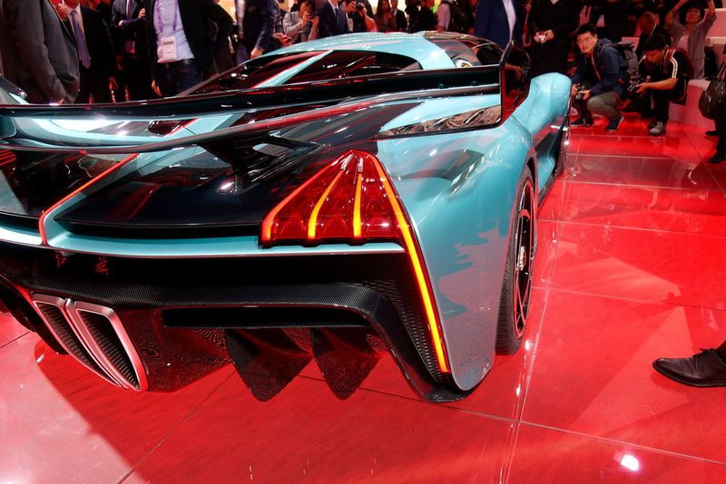 ... mit dem die Marke des FAW-Konzerns gegen Lamborghini, Ferrari und McLaren antreten könnte. Zumindest der Optik nach. Angetrieben würde der Sportler übrigens elektrisch.  (Grimm/»kfz-betrieb«)