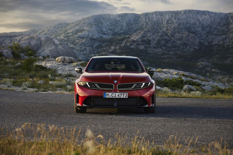 The BMW 3's radiator grille features the brand's new design. (Source: BMW)