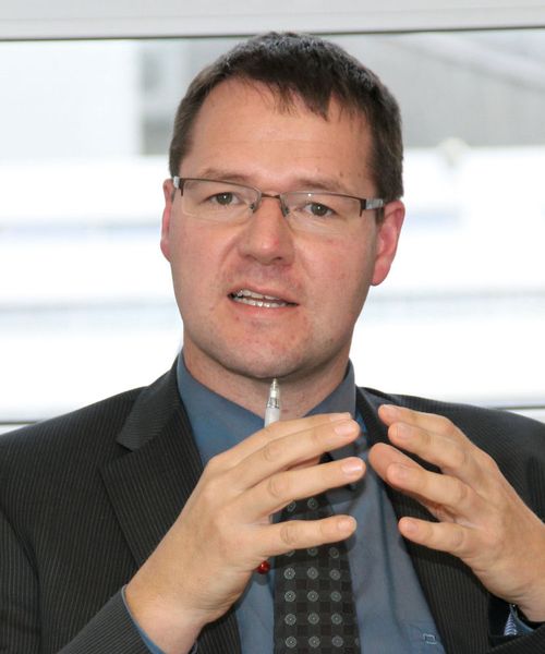Dr.-Ing. Frank Bauer, Manager Innovation bei der Hydac International GmbH, Sulzbach/Saar: „Die klassische Spanntechnik lässt sich sehr einfach und effektiv mit einer Speicherladeschaltung realisieren.“ (Bild: Krampert)