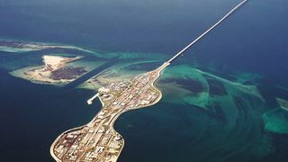 Der King Fahd Causeway verbindet den Inselstaat Bahrain seit 1986 mit Saudi-Arabien. (Bild: Bahrain EDB)